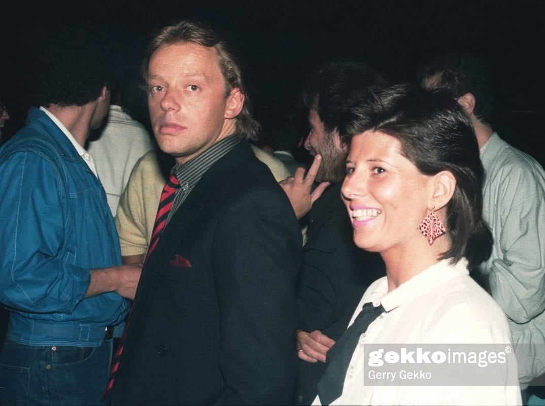 Vintage Cage, 1980er Jahre — Gäste in Abendgarderobe