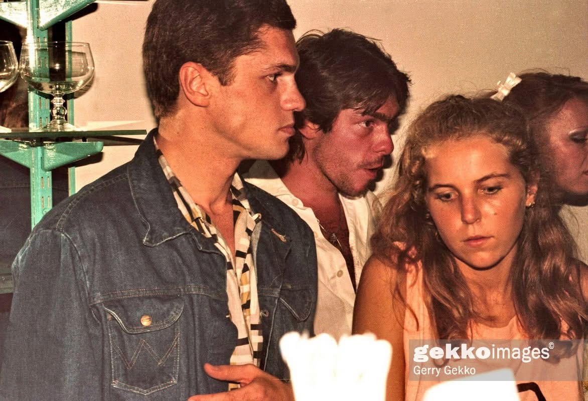 Vintage Cage, 1980er Jahre — Gäste an der Bar