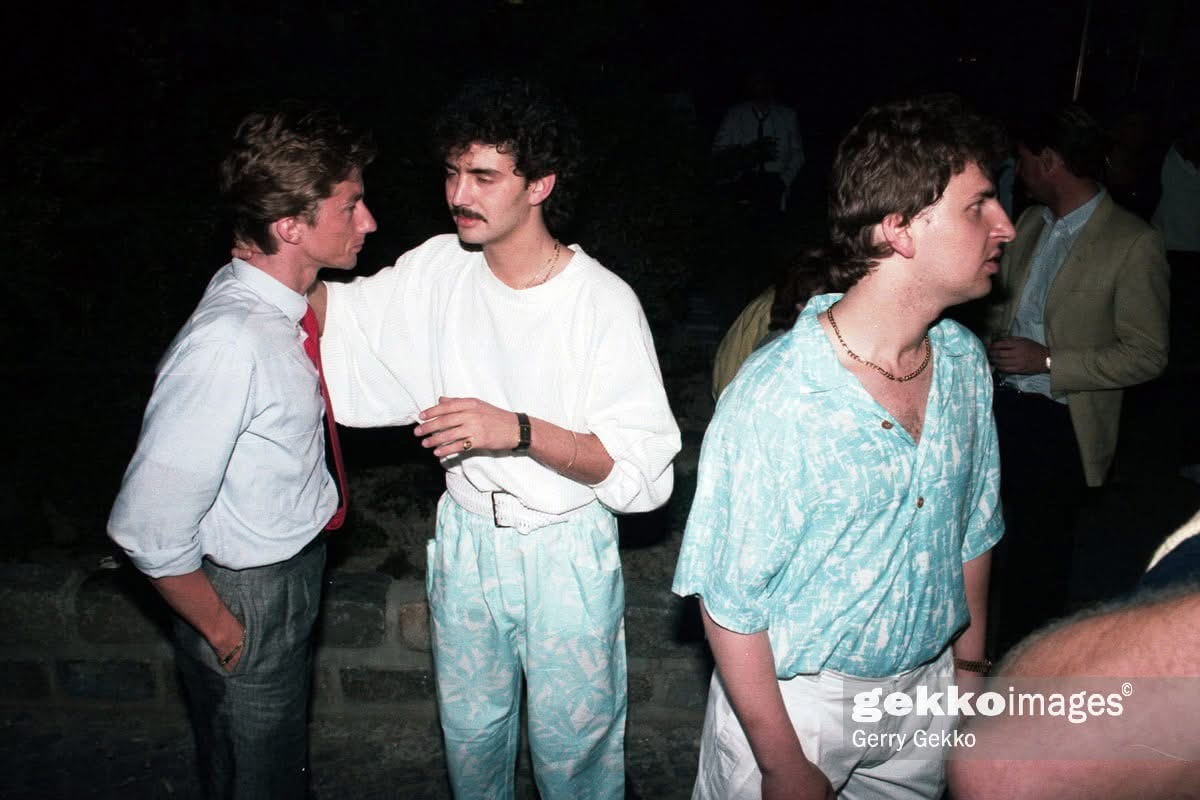 Vintage Cage, 1980er Jahre — Gäste im Freien